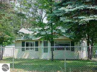 9289 N Richfield Ct, Saint Helen, MI 48656