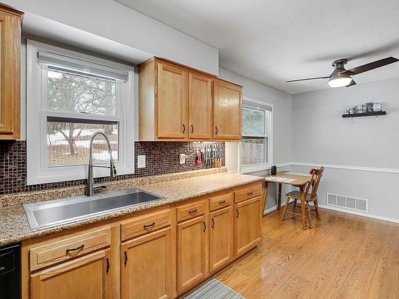 3rd image of 2909 109th Ave NW