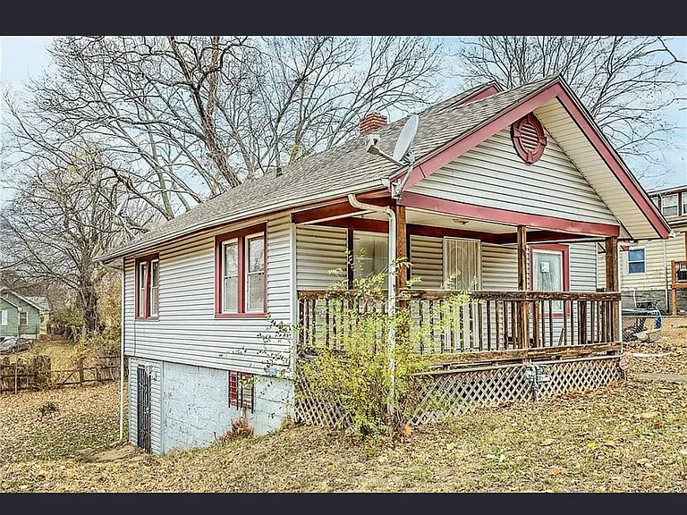 3910 Mersington Ave — Photo 2