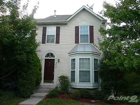 Front of end unit townhouse