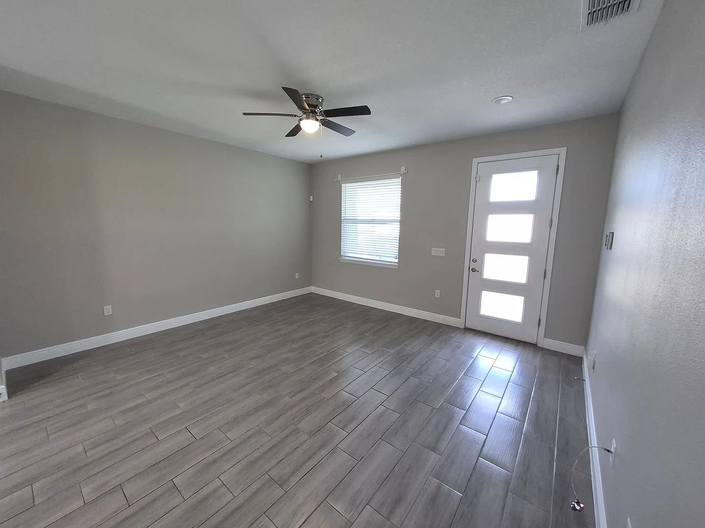 Newer 4 bedroom/3 bathroom in Poinciana! — Photo 3