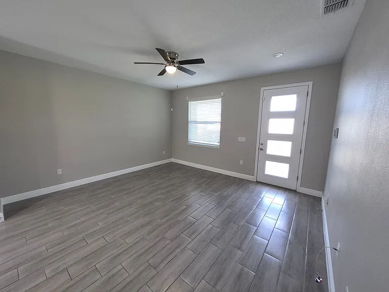 642 Desmoines Ct — Photo 3