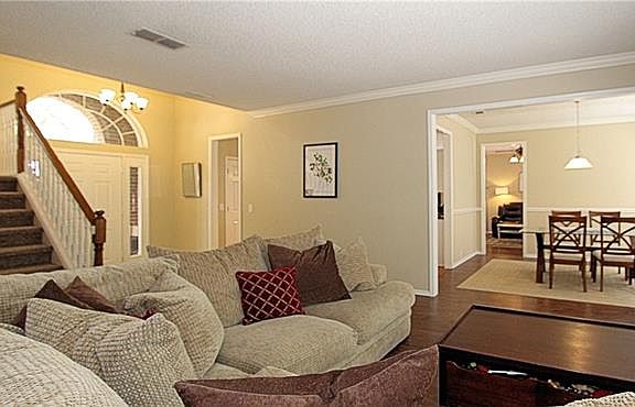 4th image of 1821 Newton Dr