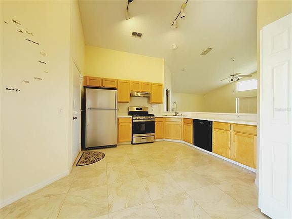 4th image of 539 Lady Diana Dr
