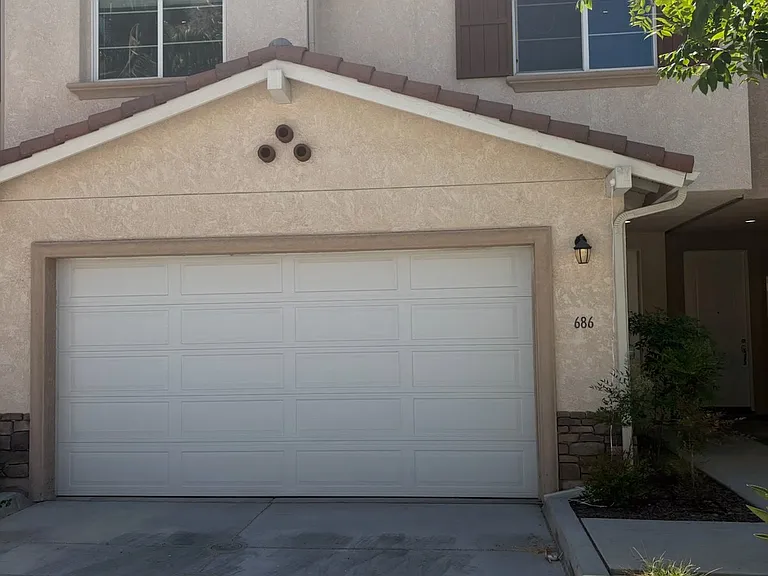686 Ronald Way — Photo 1