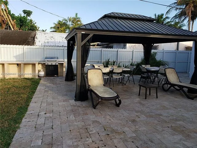 8811 SW 54th Ter — Photo 5