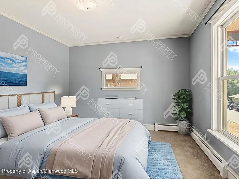 440 Whiteriver Ave — Photo 9
