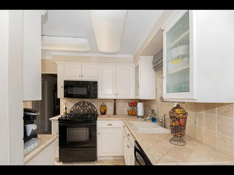 4658 Terry Ln — Photo 4