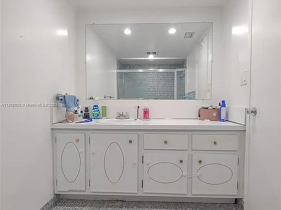 2nd image of 1750 NE 191st St APT 729