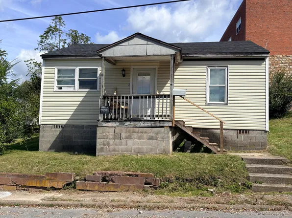 122 Mayfair Ave, Oak Hill, WV 25901