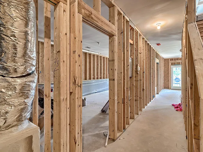 558 Mahonia Rd — Photo 41