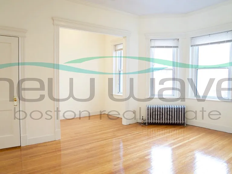 100 Queensberry St #2 — Photo 1