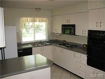 4th image of 9419 Crestwood Manor Dr