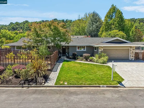 102 Brookfield Dr, Moraga, CA 94556