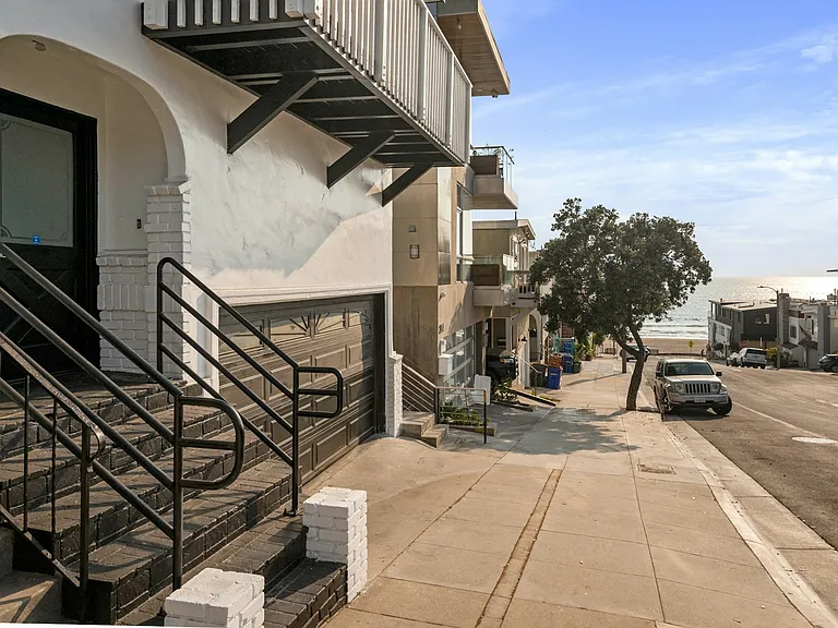 208 Marine Ave — Photo 9
