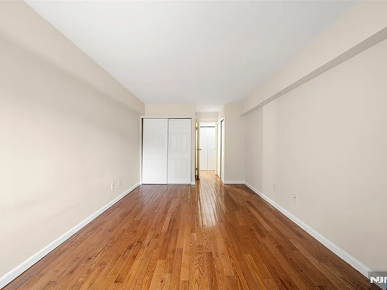 333 Grand Ave — Photo 13