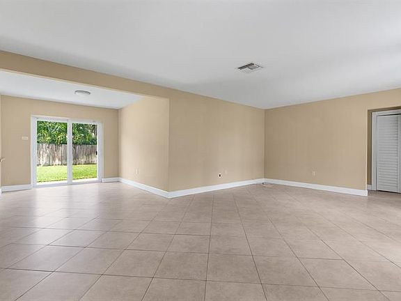 5th image of 1321 NE 46th St