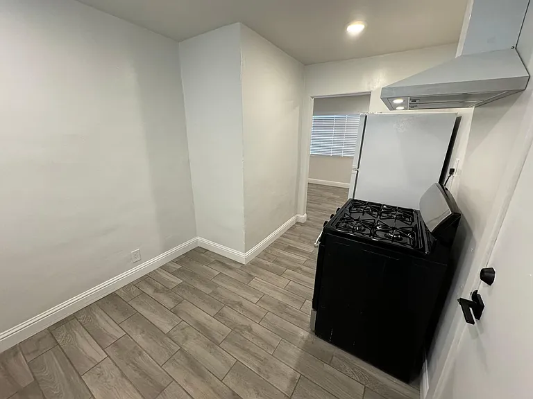 1136 N Sanborn Rd #6 — Photo 4