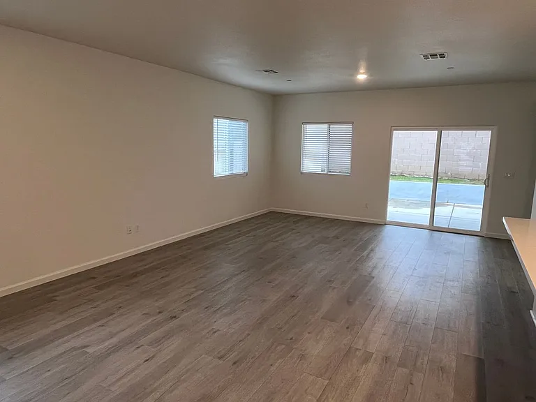417 Fortuna Ct — Photo 4