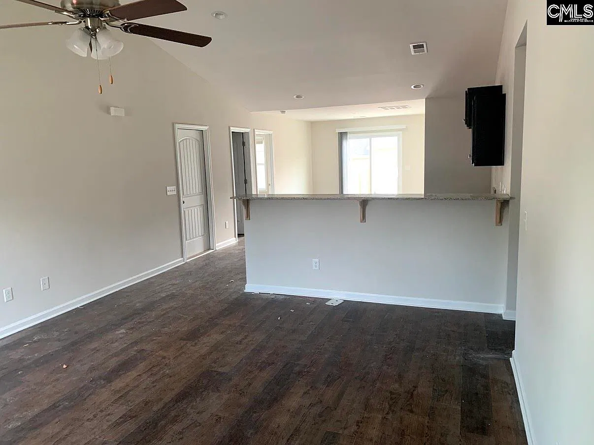 3 bed, 1300 sqft, $1,875 — Photo 3
