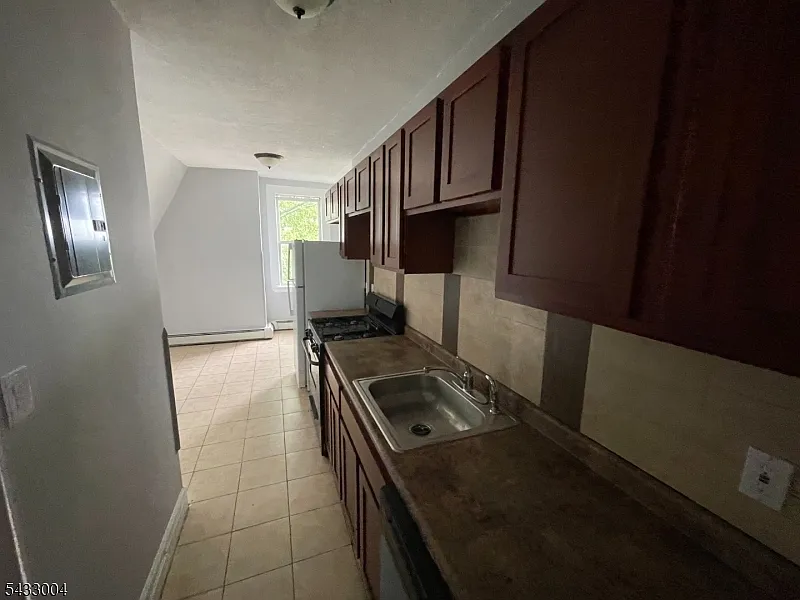 1 bed, 1.0 bath, $1,800 — Photo 3