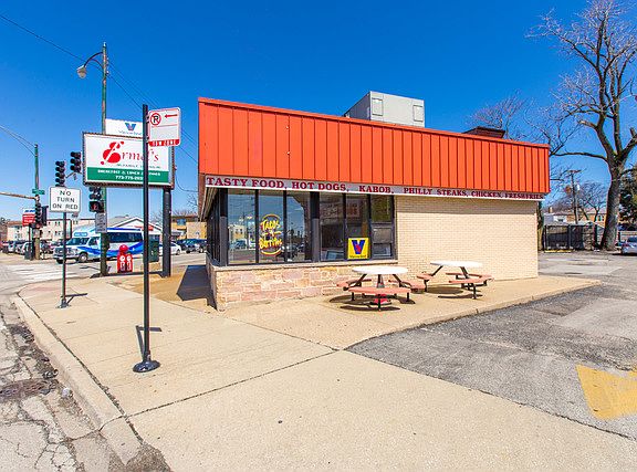 3rd image of 5773 N Northwest Hwy #302