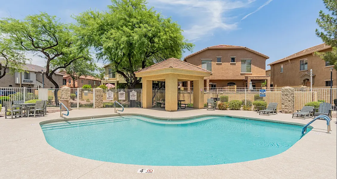 3 bed, 2.5 bath, 1439 sqft, $1,950 — Photo 1