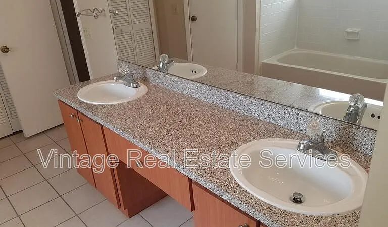 1904 Firethorn Ct — Photo 25