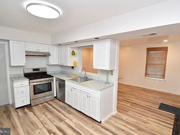 5th image of 1826 Edgewood Pl