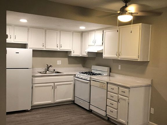 3rd image of 4806 Myrtle Ave #25