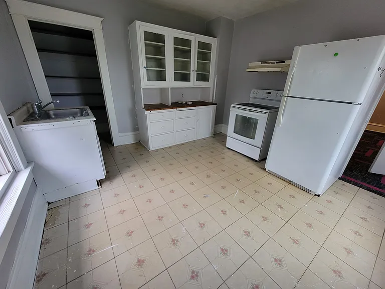 113 N Maple St — Photo 2