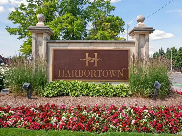 3320 Spinnaker Ln #74-14C, Detroit, MI 48207