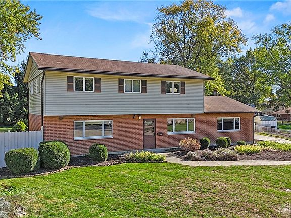 2nd image of 3080 Glenmere Ct
