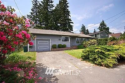 13545 1st Avenue NE photo 1