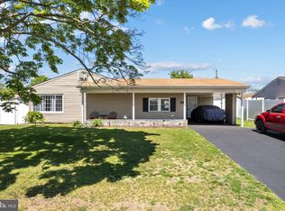 24 Garden Ln, Levittown, PA 19055