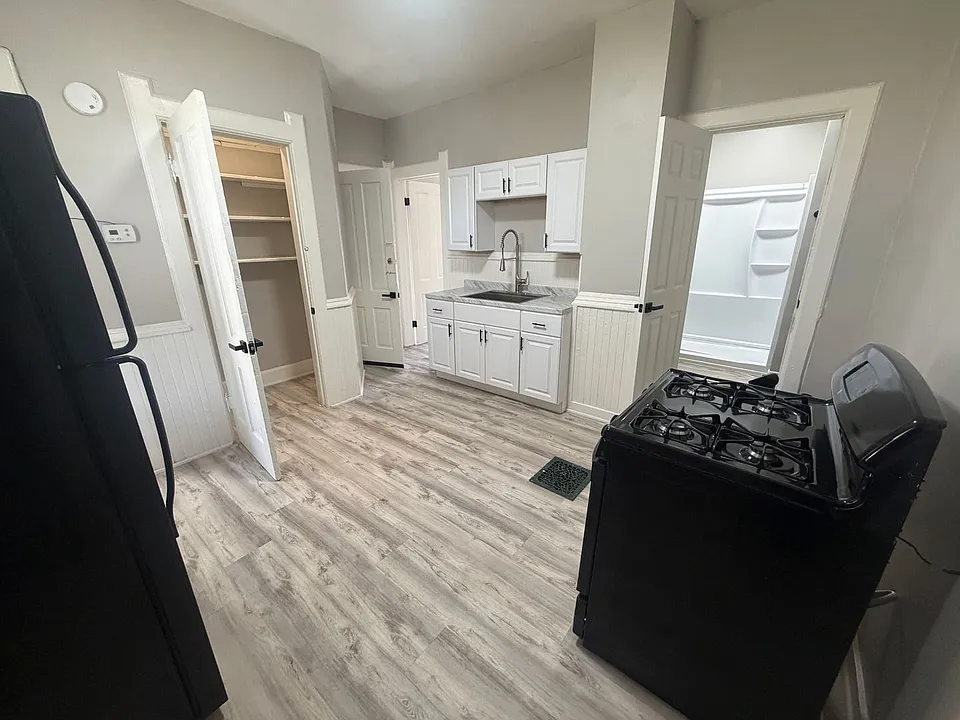338 W Reservoir Ave