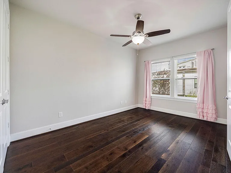 1519 Birdsall St — Photo 21