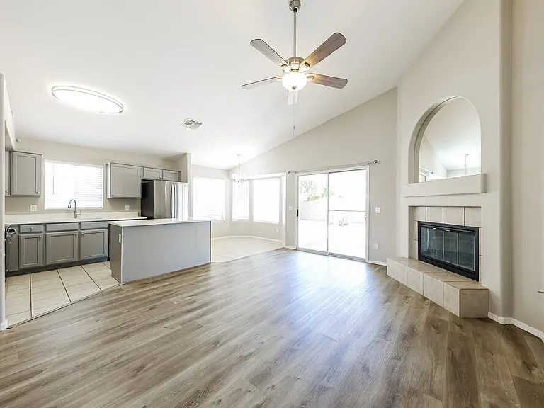 9847 W Irma Ln — Photo 9