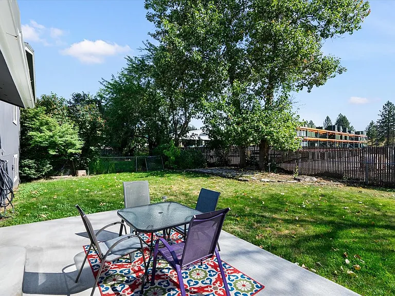 1820 N Burl Ln — Photo 4