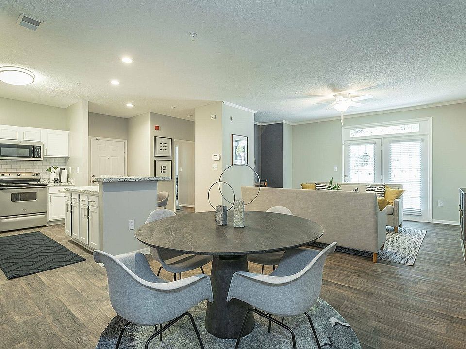 Experience contemporary dining in the beautifully designed dining room at Avenues of Kennesaw.