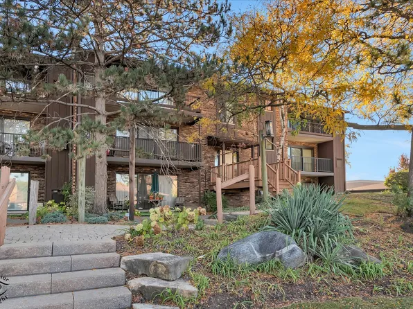 1327 Cass Ln E APT 301, Westmont, IL 60559