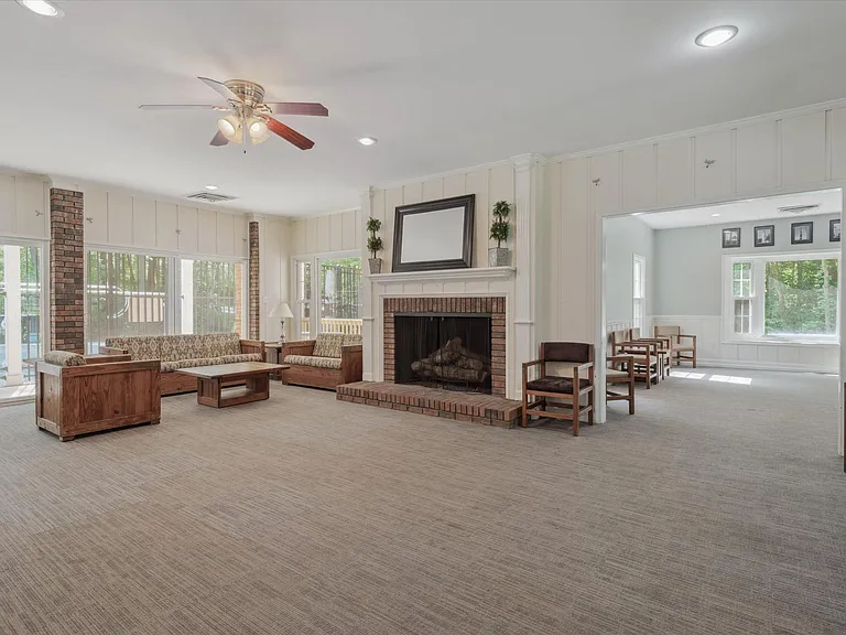107 Barbary Ct — Photo 35