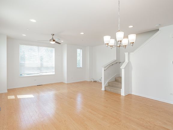 5th image of 946 Madison St