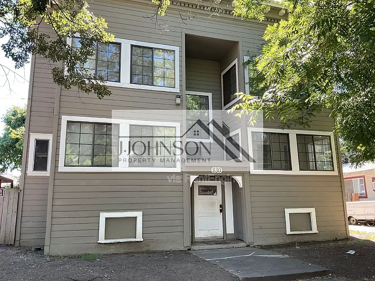830 N Van Buren St #B — Photo 1