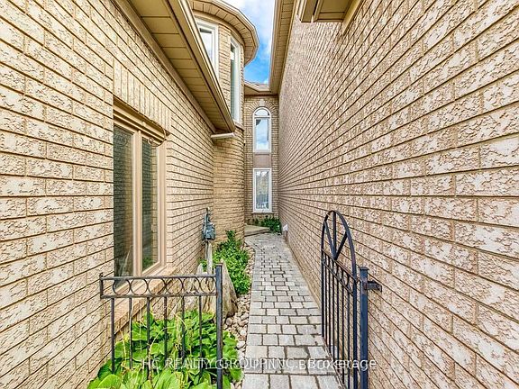 2nd image of 2233 Rockingham Dr