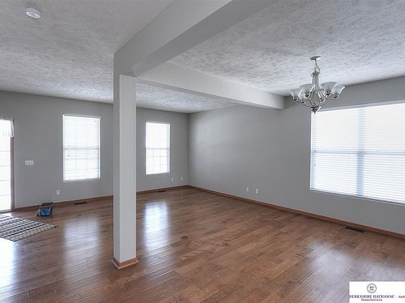 4th image of 16415 Sherwood Ave