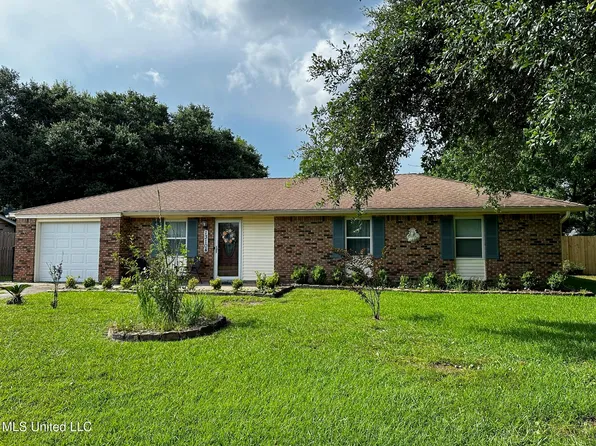 13104 Sweetbriar St, Ocean Springs, MS 39564