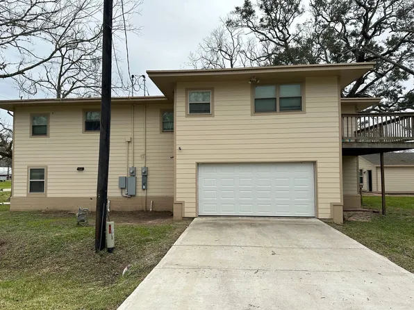 631 Live Oak Dr #A, Freeport, TX 77541