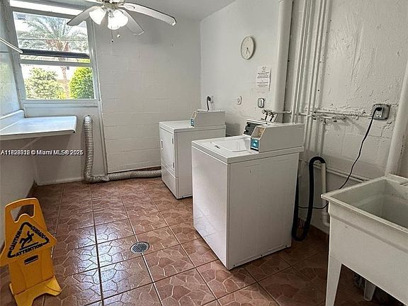 5th image of 3600 NE 170th St APT 402