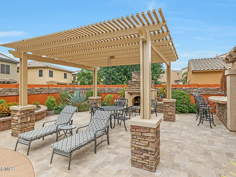 15941 W Mauna Loa Ln — Photo 28